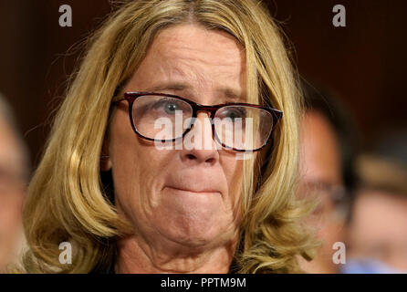 Christine Blasey Ford testimonia davanti alla commissione giudiziaria del Senato sul Campidoglio di Washington, Giovedì, Settembre 27, 2018. (Foto di AP/Andrew Harnik, piscina) | utilizzo in tutto il mondo Foto Stock