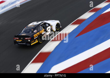 Concord, North Carolina, Stati Uniti d'America. Il 27 settembre, 2018. Brendan Gaughan (3) porta la sua auto attraverso le spire durante la pratica per l'unità per la cura di 200 a Charlotte Motor Speedway in concordia, North Carolina. Credito: Chris Owens Asp Inc/ASP/ZUMA filo/Alamy Live News Foto Stock