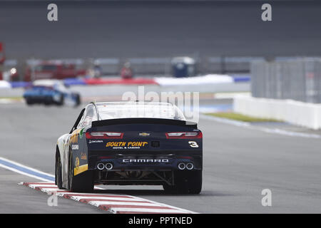 Concord, North Carolina, Stati Uniti d'America. Il 27 settembre, 2018. Brendan Gaughan (3) Gare verso il basso la parte posteriore subito durante la pratica l'unità per la cura di 200 a Charlotte Motor Speedway in concordia, North Carolina. Credito: Chris Owens Asp Inc/ASP/ZUMA filo/Alamy Live News Foto Stock