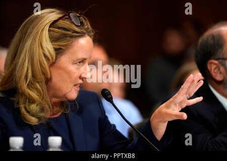 Christine Blasey Ford testimonia davanti alla commissione giudiziaria del Senato sul Campidoglio di Washington, Giovedì, Settembre 27, 2018. Credito: Piscina via CNP/MediaPunch Foto Stock