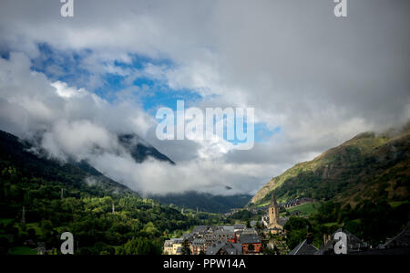 Salardú villaggio a La Vall d'Aran, Spagna Foto Stock