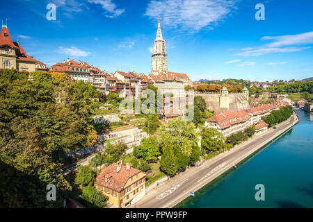 Bern, Svizzera - 16 Settembre 2015: vista del Minster terrazza o Munsterplattform, un cimitero che si è trasformato in un aperto plaza. Foto Stock