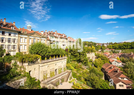 Bern, Svizzera - 16 Settembre 2015: vista del Minster terrazza o Munsterplattform, un cimitero che si è trasformato in un aperto plaza. Foto Stock