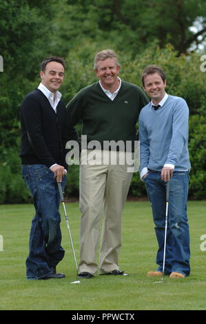 Ant & Dec al media lancio del loro tutti i*Star Cup celebrity Golf evento presso il Celtic Manor Resort, Newport South Wales oggi (1/6/2006) con Colin Montgomerie, Europeo capitano della squadra. L'evento sarà teletrasmesso su ITV oltre a Ferragosto weekend. Foto Stock