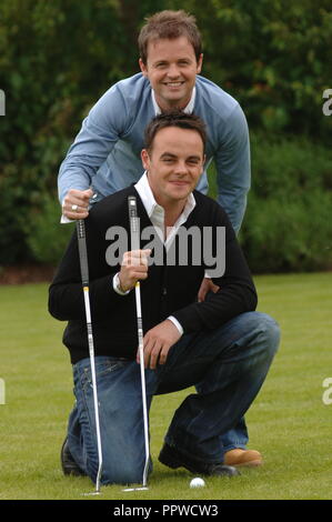 Ant & Dec al media lancio del loro tutti i*Star Cup celebrity Golf evento presso il Celtic Manor Resort, Newport South Wales oggi (1/6/2006). L'evento sarà teletrasmesso su ITV oltre a Ferragosto weekend. Foto Stock