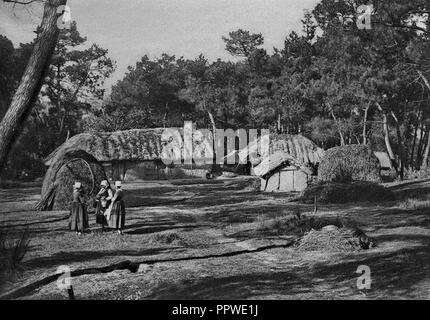 Bourrines photographiées vers 1890 par Jules-César Robuchon. Foto Stock