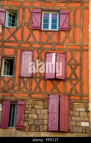 Tipiche case a graticcio in Figeac Francia Foto Stock