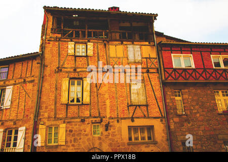 Tipiche case a graticcio in Figeac Francia Foto Stock
