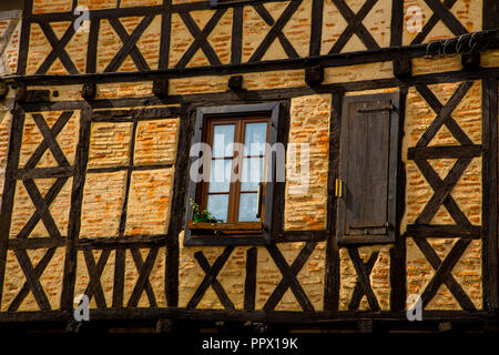 Tipiche case a graticcio in Figeac Francia Foto Stock