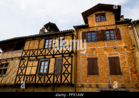 Tipiche case a graticcio in Figeac Francia Foto Stock