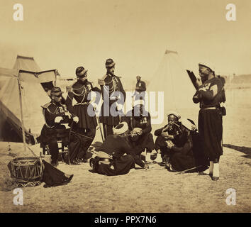 Camp de Châlons: Zouaves de la Garde au bivacco; Gustave Le Gray, francese, 1820 - 1884, Chalons, Francia; 1857; albume argento Foto Stock