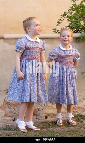 Piacenza, Italia. 28 Sep, 2018. La Principessa Luisa e la principessa Cecilia de Bourbon de Parme arriva presso la Chiesa di San Sisto a Piacenza il 28 settembre 2018, per partecipare alla Santa Messa Credito: Albert Nieboer/ Paesi Bassi OUT/point de vue OUT |/dpa/Alamy Live News Foto Stock