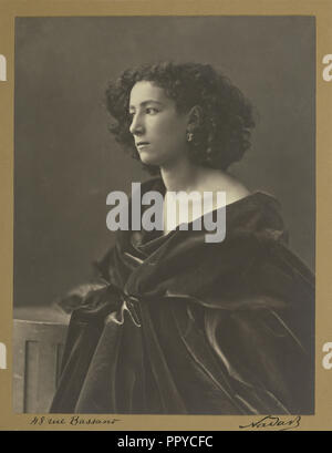 Sarah Bernhardt; Nadar, Gaspard Félix Tournachon, francese, 1820 - 1910, Paul Nadar, francese, 1856 - 1939, negativo circa 1864 Foto Stock