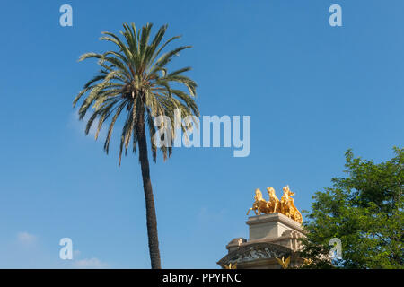 Cascada Fontana nel parco Cittadella a Barcellona, Spagna. Il parco è chiamato anche il Parco della Ciutadella. Barcellona è la capitale della Catalogna Foto Stock