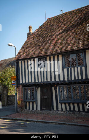 Un vecchio legno incorniciata house di Pevensey, East Sussex, probabilmente dal 1500s. Foto Stock