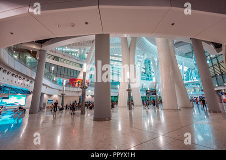 Hong Kong, Cina - 02 Settembre 2018 : Partenza hall di Hong Kong Kowloon Ovest della stazione ferroviaria. È il capolinea della RAS di Hong Kong sezione del G Foto Stock