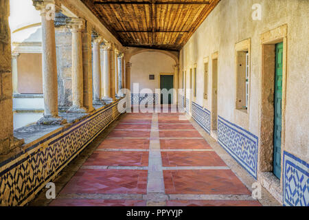 Il Convento di Cristo è un romano ex monastero cattolico di Tomar in Portogallo. Il convento fu fondato dall'ordine dei poveri Cavalieri del Tempio (o T Foto Stock