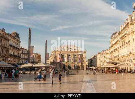 La Place de la Comédie è il tradizionale luogo di incontro di Montpellier, Francia meridionale Foto Stock