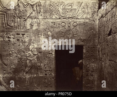 Rilievi nel tempio di Amon, Karnak; Félix Bonfils, francese, 1831 - 1885, Tebe, Egitto; 1872; albume silver stampa Foto Stock