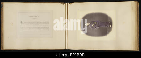 Funzionario giapponese la moglie; Felice Beato, 1832 - 1909, Giappone; 1866 - 1867; colorate a mano albume silver stampa Foto Stock