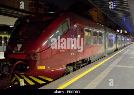 Locomotiva elettrica Trenord ETR 245 a Milano stazione Cadorna Foto Stock