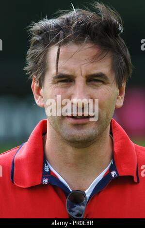 Tutti i*Star Cup Celebrity Golf Tournament ottiene in corso presso il Celtic Manor Resort, Newport South Wales oggi ( Sabato 26/8/06 ) con gli americani e il team europeo che posano per una foto del team prima dell'inizio dell'evento. Attore William Baldwin. Foto Stock