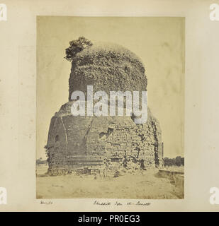 Benares; antica torre buddista a Sarnath; Samuel Bourne, inglese, 1834 - 1912, SÄrnÄth, Uttar Pradesh, India, Asia Foto Stock