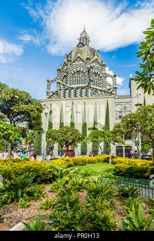 Una vista di Rafael Uribe Palazzo della Cultura, in Plaza Rafael, Medellin, Colombia, Sud America Foto Stock