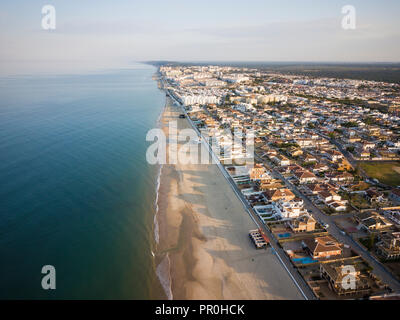 Vista aerea di Matalascañas, da fuco, Distretto di Huelva, Andalusia, Spagna, Europa Foto Stock