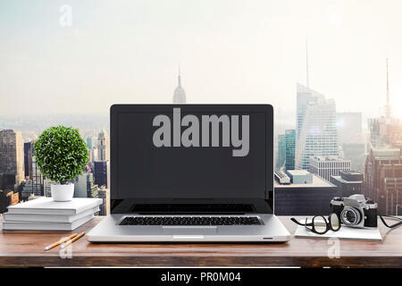 3D render dei moderni computer setup sul posto di lavoro Foto Stock