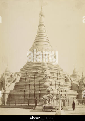 Eindawya Pagoda - Mandalay; Felice Beato, 1832 - 1909, Mandalay Birmania; circa 1890; albume silver stampa Foto Stock