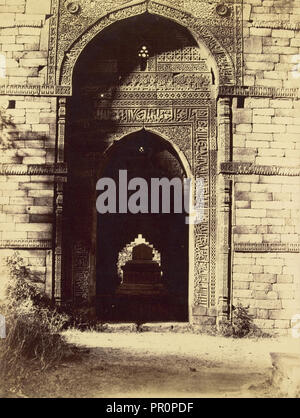 Tomba in Kootub; Charles Moravia, inglesi, circa 1821 - 1859, Delhi, India; 1858; albume silver stampa Foto Stock