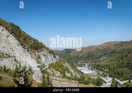 Tian Shan mountain area Medeo paesaggio vicino Almaty, Kazakhstan in estate Foto Stock