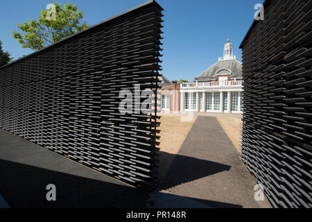 Il 2018 Padiglione presso la Serpentine Gallery, progettato da Frida Escobedo, London, W2, England, Regno Unito, Europa Foto Stock