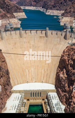 La diga di Hoover e il lago, di confine di Arizona e Nevada, Stati Uniti d'America, America del Nord Foto Stock