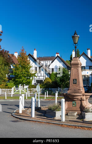 Staccato di edilizia residenziale nel villaggio di Dulwich, Southwark, Londra Sud, England, Regno Unito Foto Stock