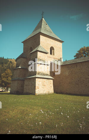 Una delle quattro torri difensive del Monastero Sucevita, Romania Foto Stock