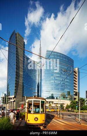 Gae Aulenti piazza nel Puorta Nuova quartiere commerciale e affaristico, Unicredit Tower, Milano, Lombardia, Italia, Europa Foto Stock