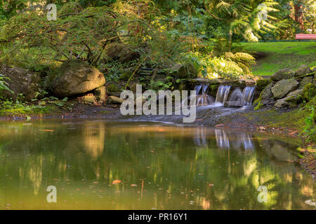 La grotta, giardino botanico a stagione estiva nella città di Portland, Oregon Foto Stock