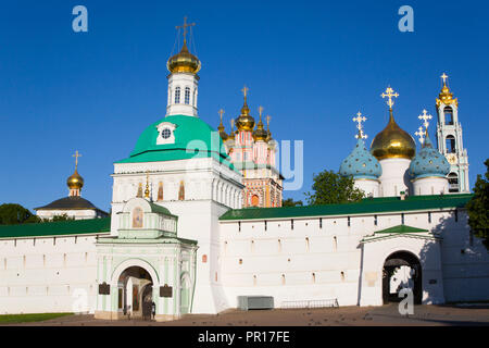 Porta santa, la Santa Trinità di San Sergio Lavra, Sito Patrimonio Mondiale dell'UNESCO, Sergiev Posad, Russia, Europa Foto Stock
