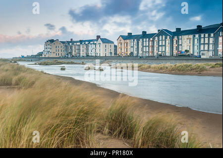 Barmouth Beach a sunrise, Parco Nazionale di Snowdonia, Gwynedd, il Galles del Nord, Wales, Regno Unito, Europa Foto Stock