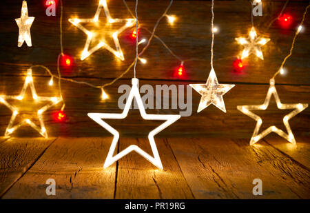Il simbolo del fiocco di neve di Natale star vintage in legno rustico decorazione di sfondo Foto Stock