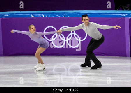 Alexa Scimeca Knierim e Chris Knierim (USA) durante il pattinaggio artistico Team competition presso i Giochi Olimpici Invernali PyeongChang 2018 Foto Stock
