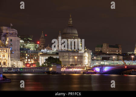 Notte tempo-shot di Londra della splendida Cattedrale di St Paul Foto Stock