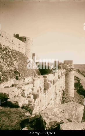 Krak de Chevaliers (Kala L't el-husn). La parte esterna e la parete interna. 1920, Siria Foto Stock