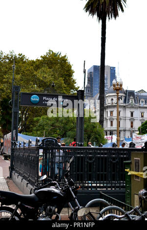 Plaza de Mayo alla metropolitana entrata nel centro di Buenos Aires, Argentina. Foto Stock