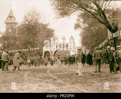 La Turchia. Kayserie. Decorate street sul Giorno della Costituzione. 1935, Turchia, Kayserie Foto Stock