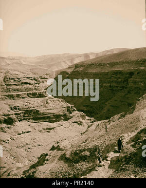 Strada di Hebron, Mar Saba guardando giù il Mar Saba Gorge. 1900, Cisgiordania, Israele Foto Stock