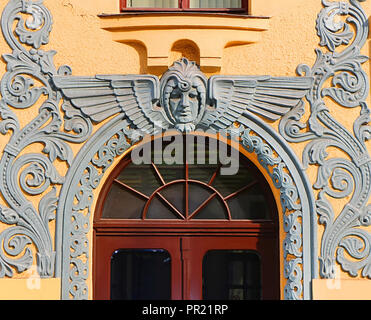 Ingresso per il gatto di casa a 10 Meistaru iela nella città vecchia di Riga, la capitale della Lettonia Foto Stock