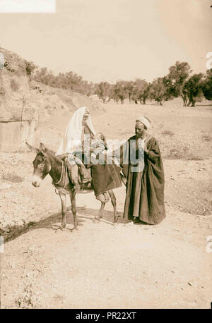 Fuga in Egitto. Tipi di contadini. Donna e bambino su Donkey. Uomo in piedi. 1934 Foto Stock